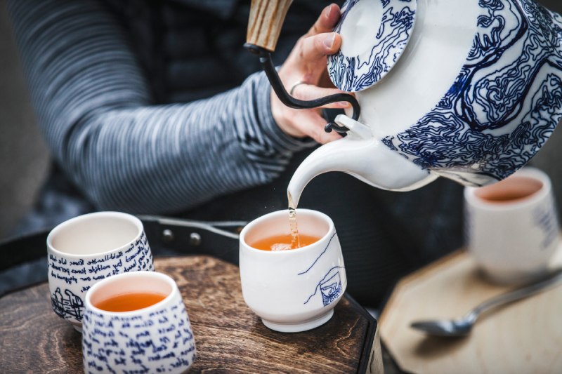 نقش چای در حذف فلزات سنگین از آب: بررسی علمی و عوامل مؤثر