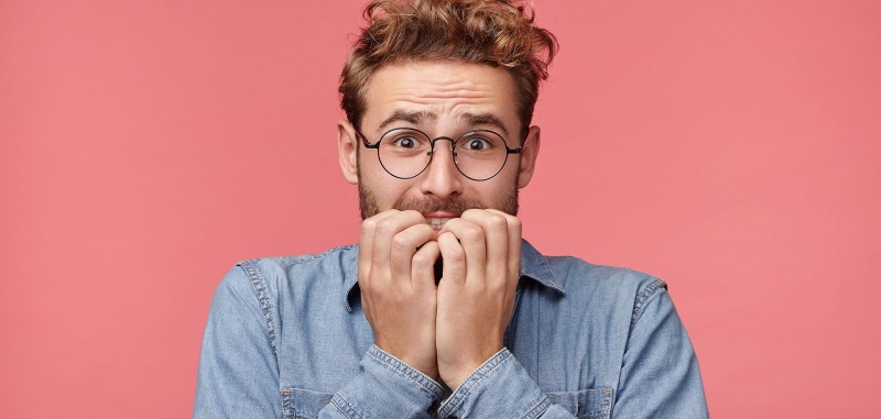 تیک عصبی چیست و تا چه مدت باقی می‌ ماند؟