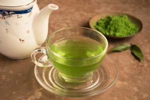 چه زمانی نباید چای سبز بنوشید؟ موارد منع مصرف چای سبز که باید بدانید