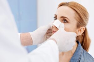 علت مشکلات تنفسی بعد از جراحی بینی چیست و چگونه می‌ توان آن را درمان و پیشگیری کرد؟
