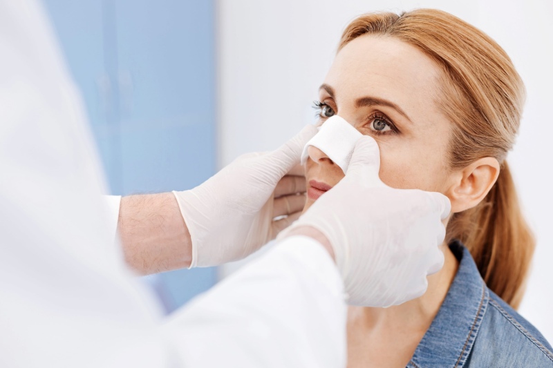 علت مشکلات تنفسی بعد از جراحی بینی چیست و چگونه می‌ توان آن را درمان و پیشگیری کرد؟