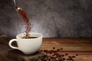 چرا قهوه ناشتا می‌ تواند اضطراب و تپش قلب ایجاد کند؟