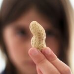 راهکارهای نوین برای کاهش خطر آلرژی بادام‌ زمینی در کودکان خردسال