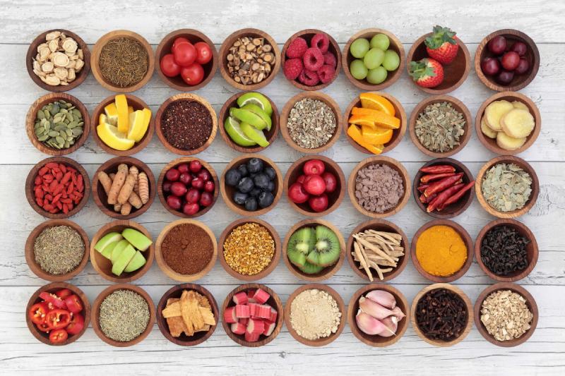 باورهای نادرست درباره سردی و گرمی خوراکی‌ ها + راهنمای تغذیه سالم در طب ایرانی