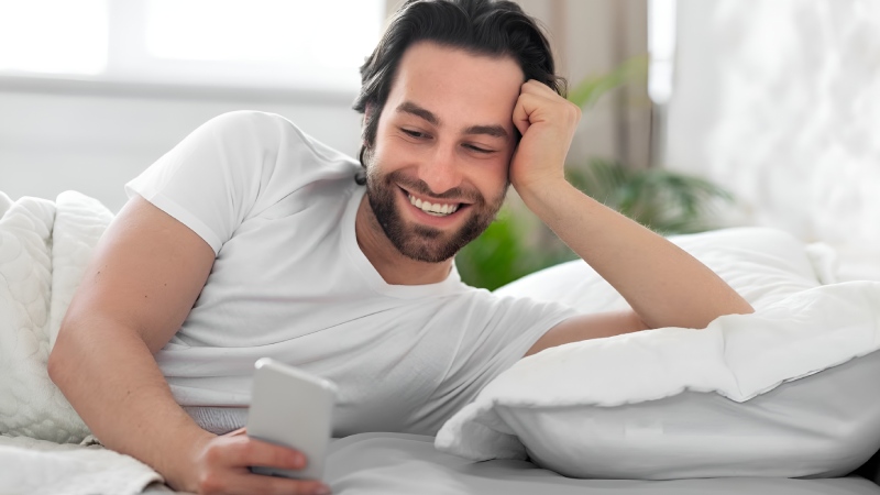 چرا شروع صبح با گوشی می تواند روی توجه ما اثر بگذارد؟
