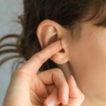 علت خارش گوش چیست؟ بررسی 7 دلیل شایع و راه های درمان و پیشگیری
