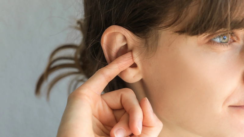 علت خارش گوش چیست؟ بررسی 7 دلیل شایع و راه های درمان و پیشگیری